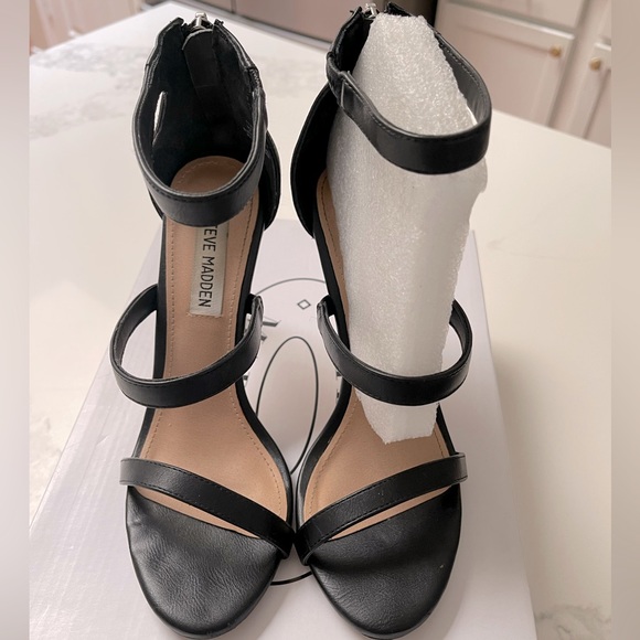 Steve Madden Feel Ya Ankle Strap Classic Pumps in Black - Picture 1 of 5